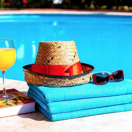 Hotel Fiesta Deluxe Punta Cana Luaran gambar